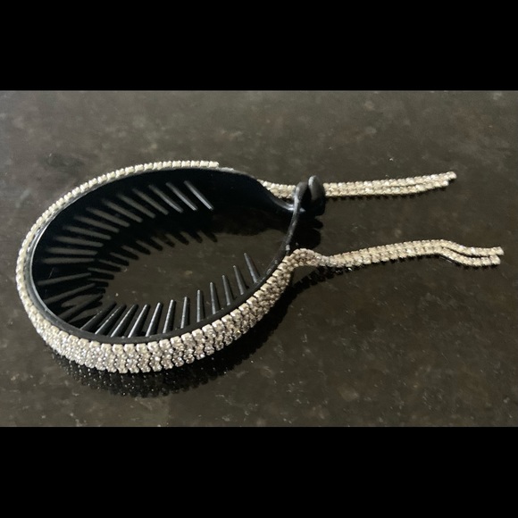 💎3/$35💎 Very Pretty Rhinestone Hair/Bun Clip for Daily Wear or Events - Picture 8 of 9